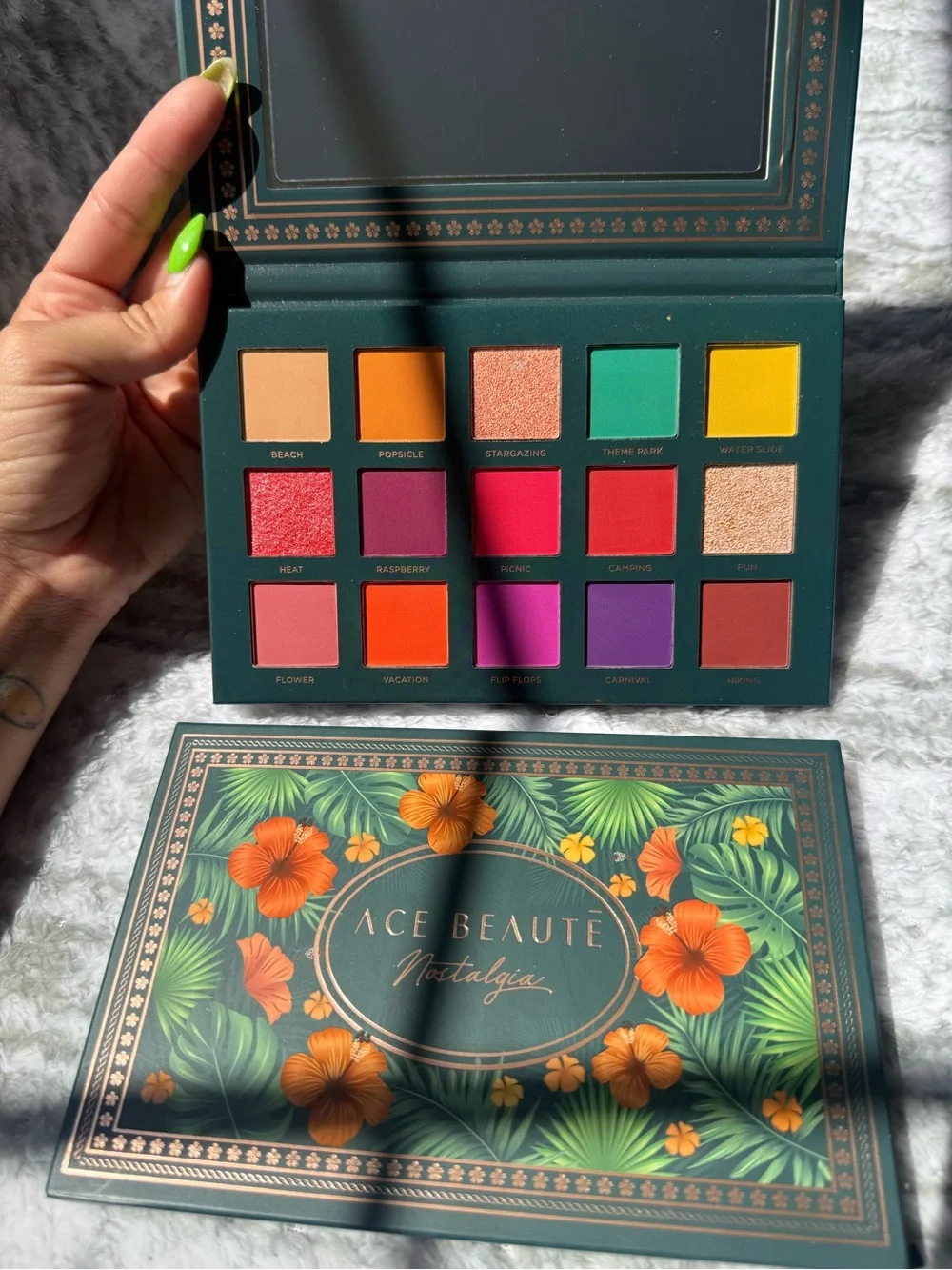 Ace Beaute Nostalgia Eyeshadow Palette – Vibrant Multi-Color Shades